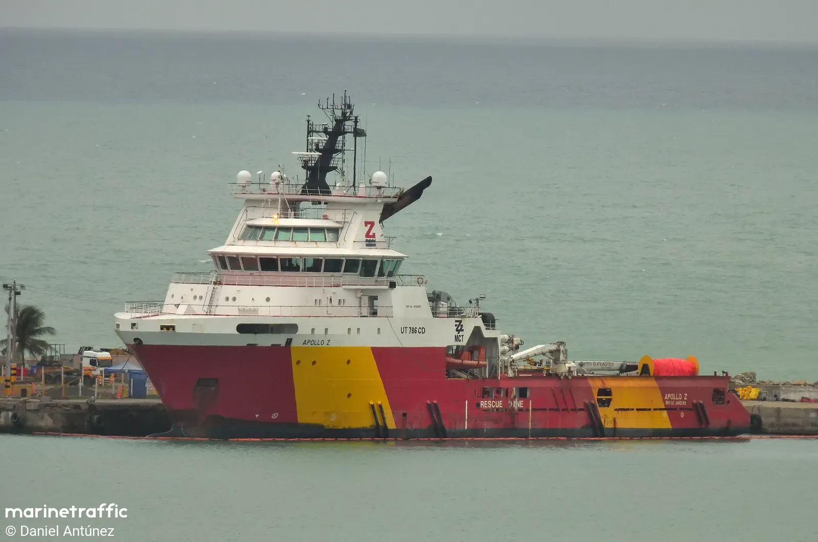 Navio APOLLO Z da Galáxia navegando em alto mar